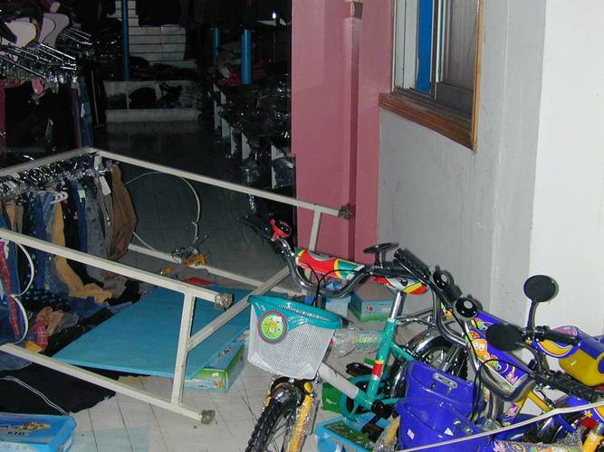 中资农场遭持枪抢劫,中资农场遭持枪抢劫视频